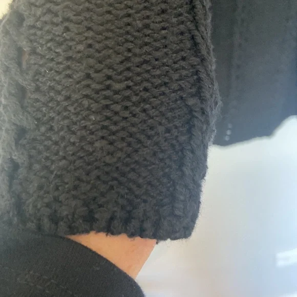 Willow Vintage Black knit cardigan with unique button closure SZ M EUC - Picture 6 of 10